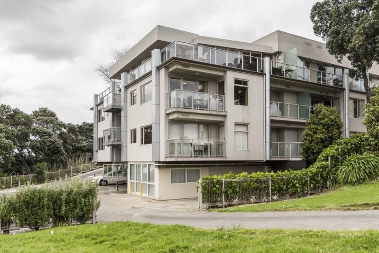 Vr Takapuna Auckland Ngoại thất bức ảnh Apartments in the suburb of Remuera, Auckland