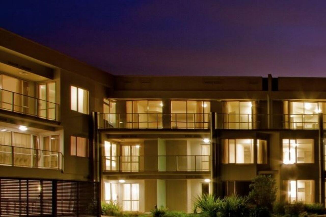 Vr Takapuna Auckland Ngoại thất bức ảnh The Village at night