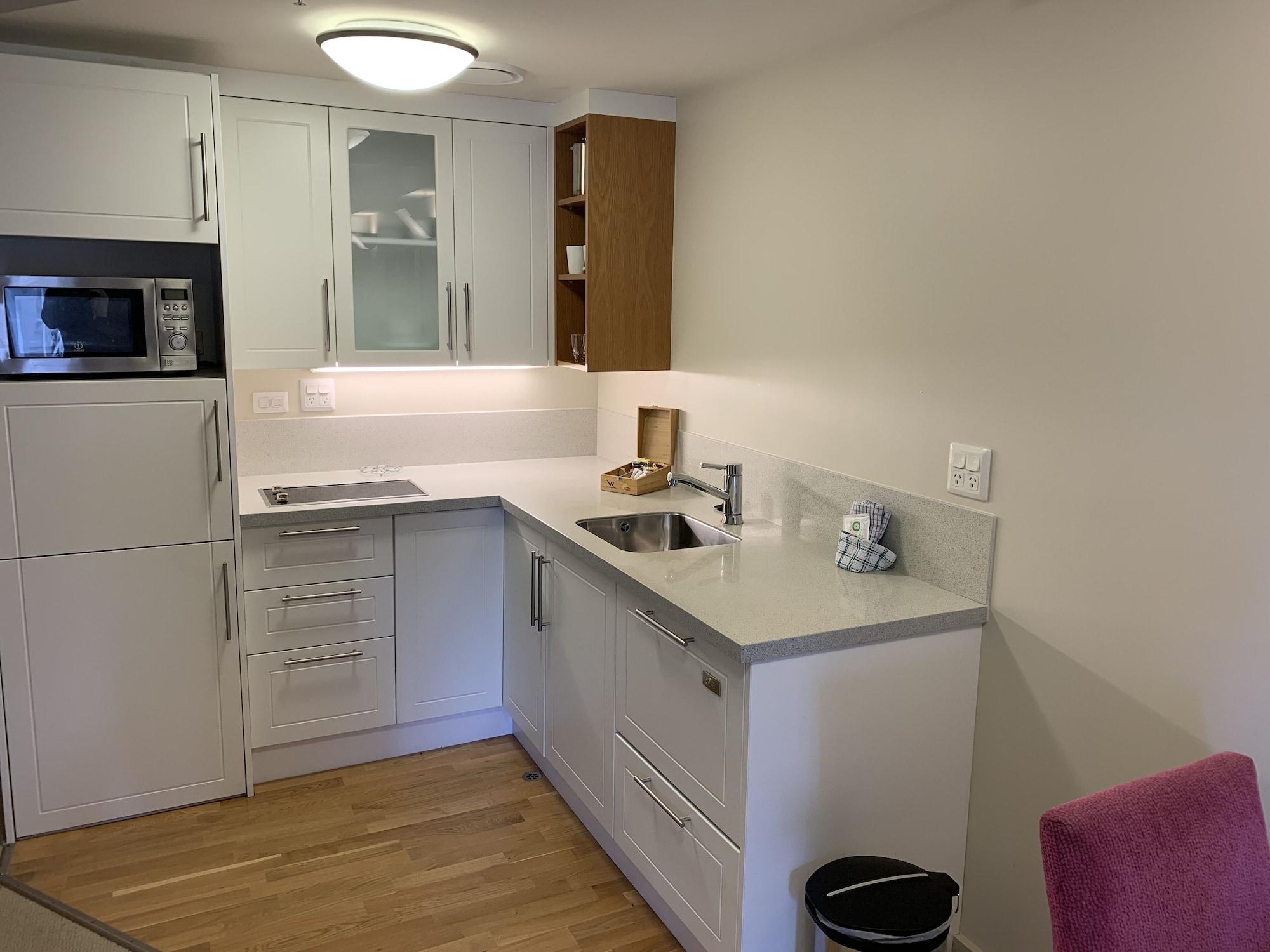 Vr Takapuna Auckland Ngoại thất bức ảnh A typical kitchen in a student apartment