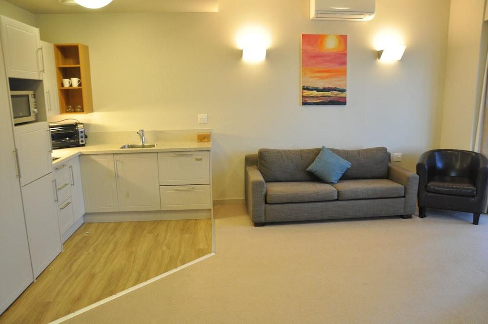 Vr Takapuna Auckland Ngoại thất bức ảnh A typical one-bedroom apartment at the Village