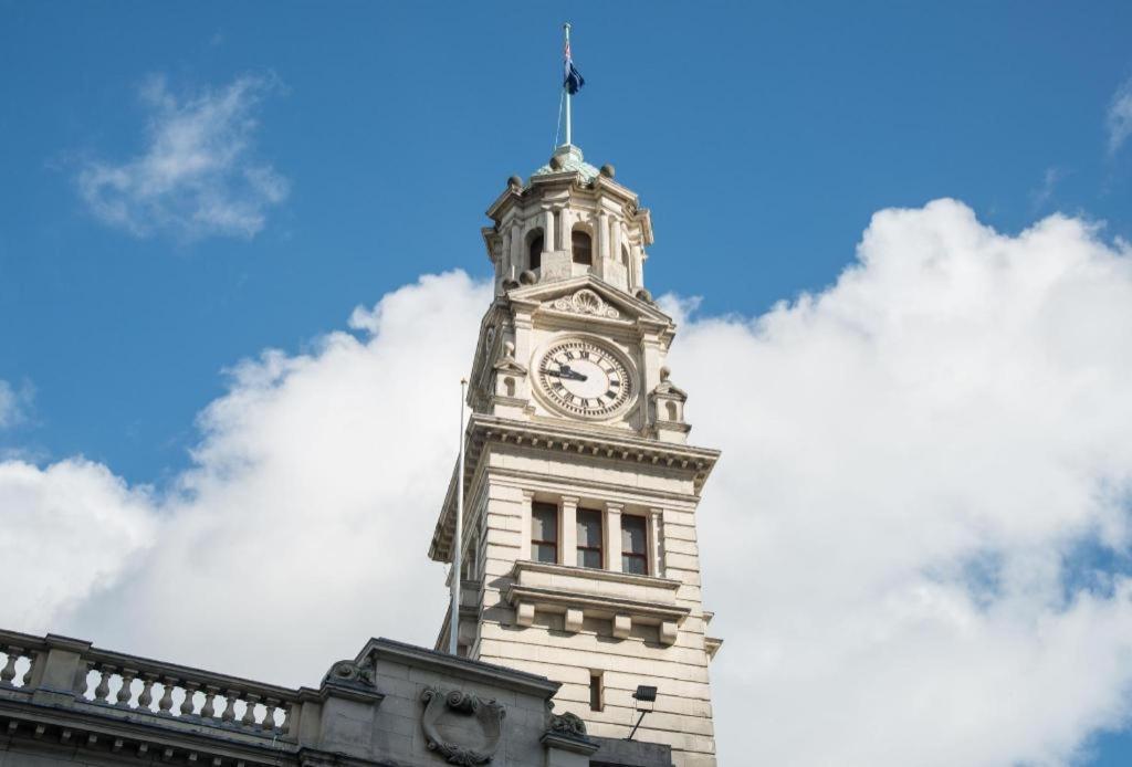 Vr Takapuna Auckland Ngoại thất bức ảnh The clock tower