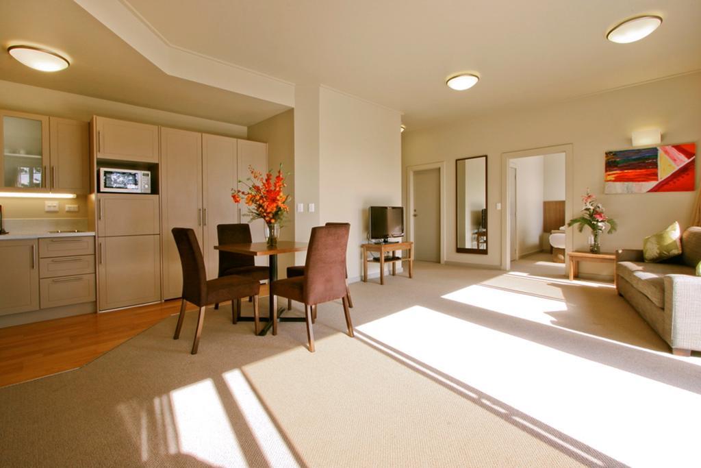 Vr Takapuna Auckland Ngoại thất bức ảnh A typical apartment at the Arbour Oaks retirement village