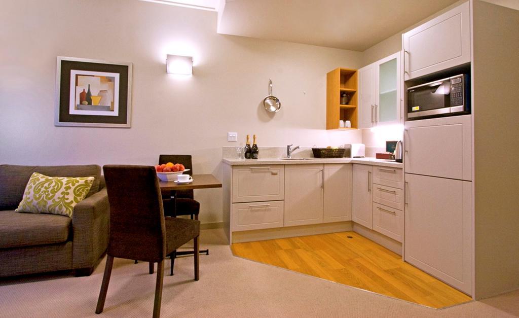 Vr Takapuna Auckland Ngoại thất bức ảnh A typical apartment at the Village